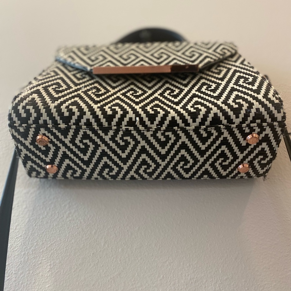 Ted Baker London Black & White Woven Purse with rose gold accents - Picture 4 of 11